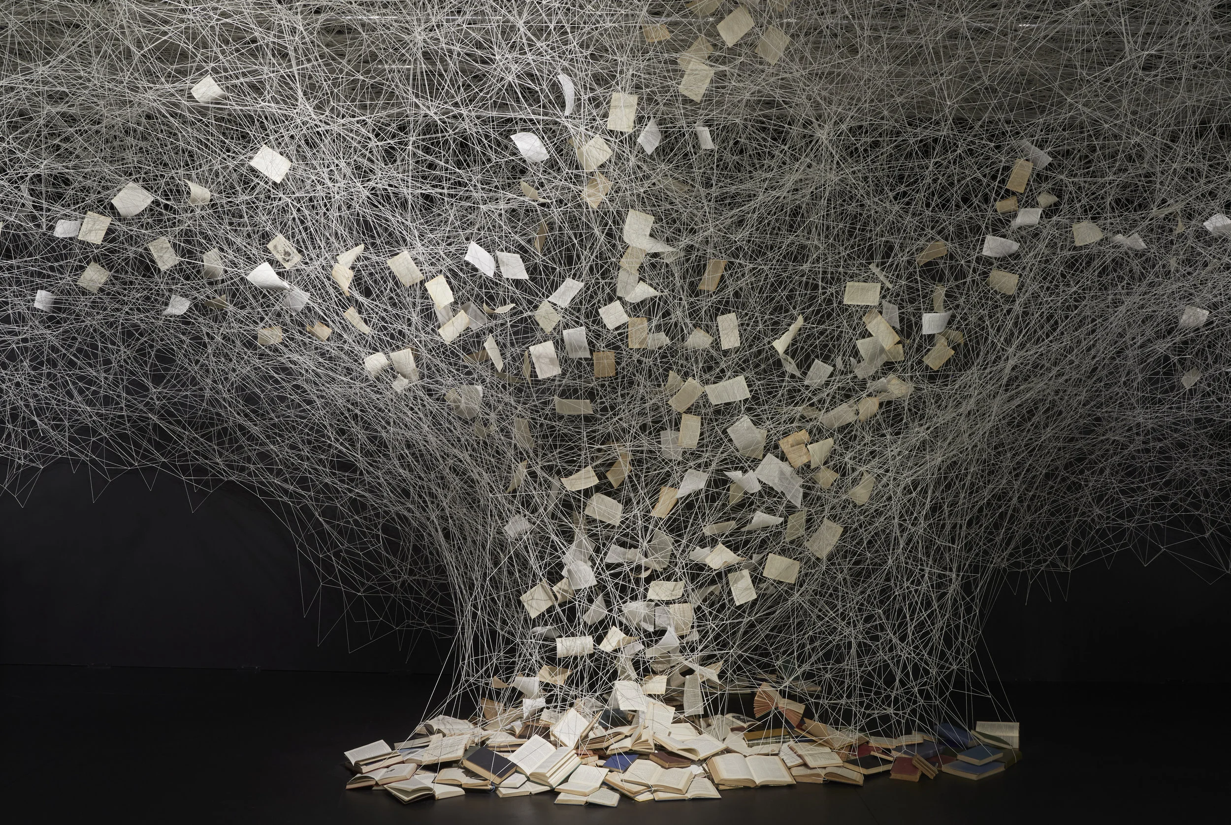 CHIHARU SHIOTA–塩田千春